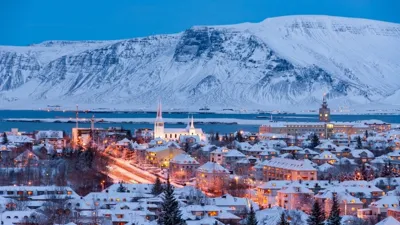 Reykjavík w styczniu - cztery godziny dnia, długi wieczór